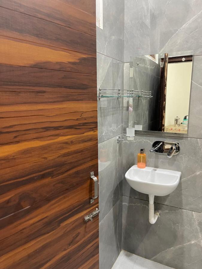 Homestay Comforts 500M From Amritsar Airport Экстерьер фото